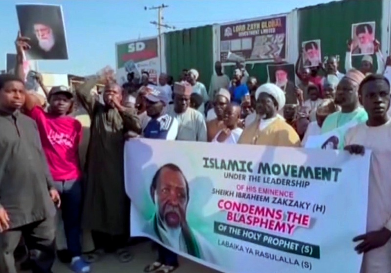 النيجيريون في وقفة احتجاجية ينددون بإساءة شارلي ابدو للرموز الدينية في إيران