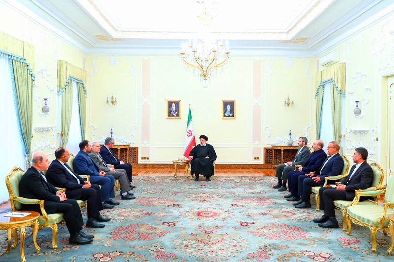 الرئيس الايراني : أهم مهام سفراء إيران تعزيز العلاقات السياسية والاقتصادية