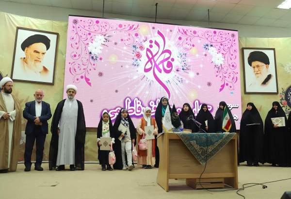 گزارش تقریب از همایش «حجاب و عفاف فاطمی»/ از پرچم‌گردانی حرم بانوی کرامت تا تببین جایگاه مادری