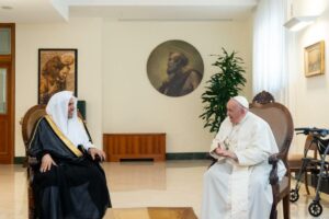 دبیرکل اتحادیه جهان اسلام با پاپ فرانسیس دیدار کرد