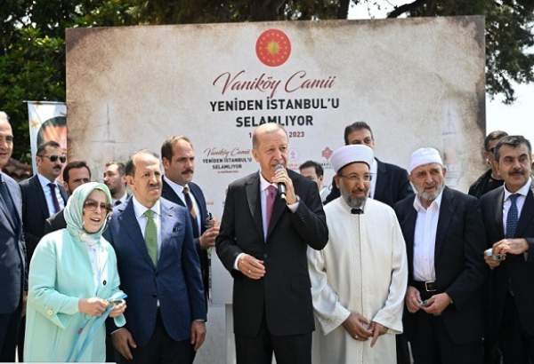 بازگشایی مسجد ۳۵۰ ساله استانبول با حضور اردوغان