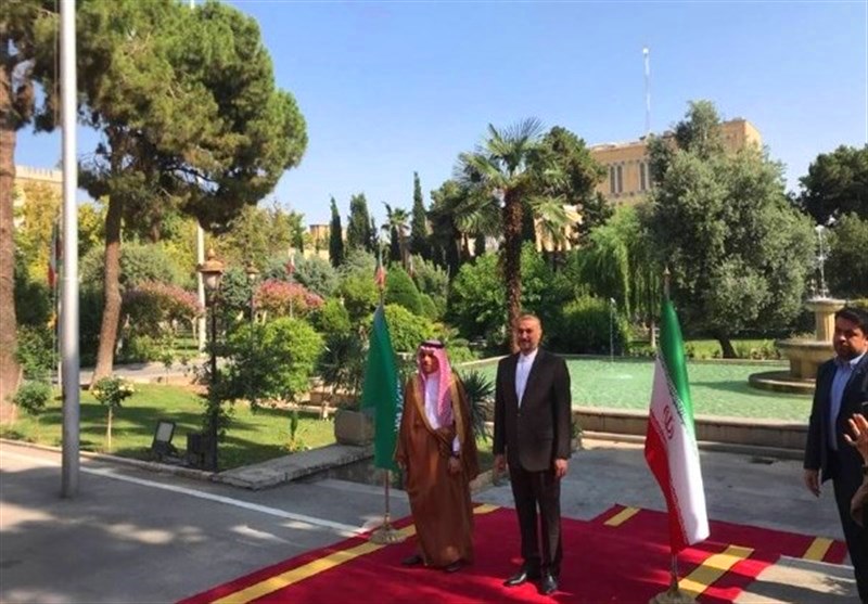 وزير الخارجية الإيراني يستقبل نظيره السعودي