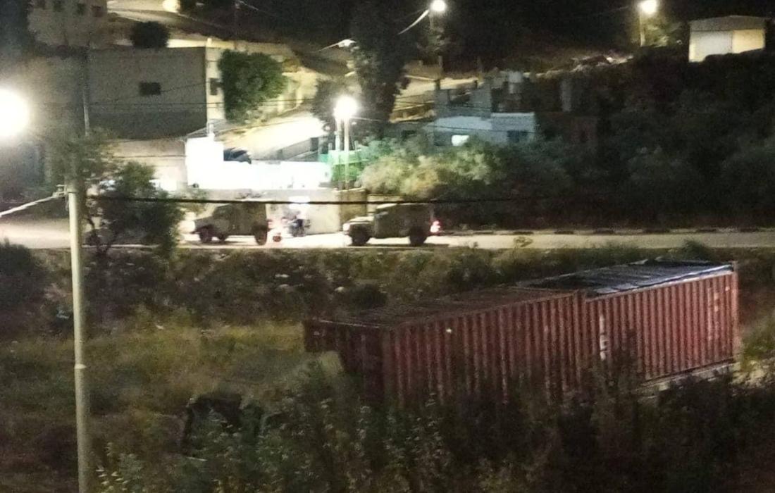 حمله نظامیان رژیم صهیونیستی به کرانه باختری/یک جوان فلسطینی مجروح شد  