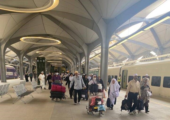 انتقال زائران ایرانی در طرح حرم تا حرم با استفاده از قطار سریع السیر