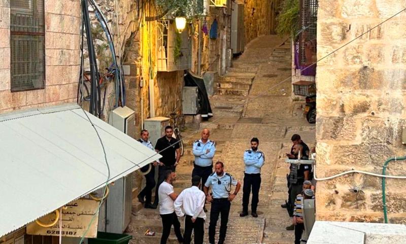 مستوطنون بحماية قوات الاحتلال يسيطرون على منزل عائلة صب لبن في القدس المحتلة