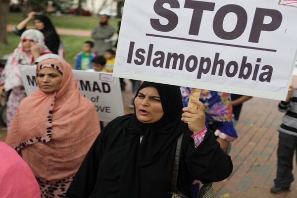نگاهی به ریشه‌های اسلام هراسی و راه‌های مقابله با آن