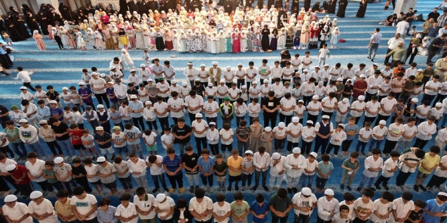برگزاری مراسم " زندگی با نماز زیباست" ویژه کودکان در استانبول