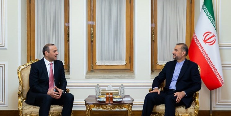 وزيرالخارجية الايراني وأمين مجلس الأمن القومي الأرميني يناقشان العلاقات الثنائية وتطورات القوقاز