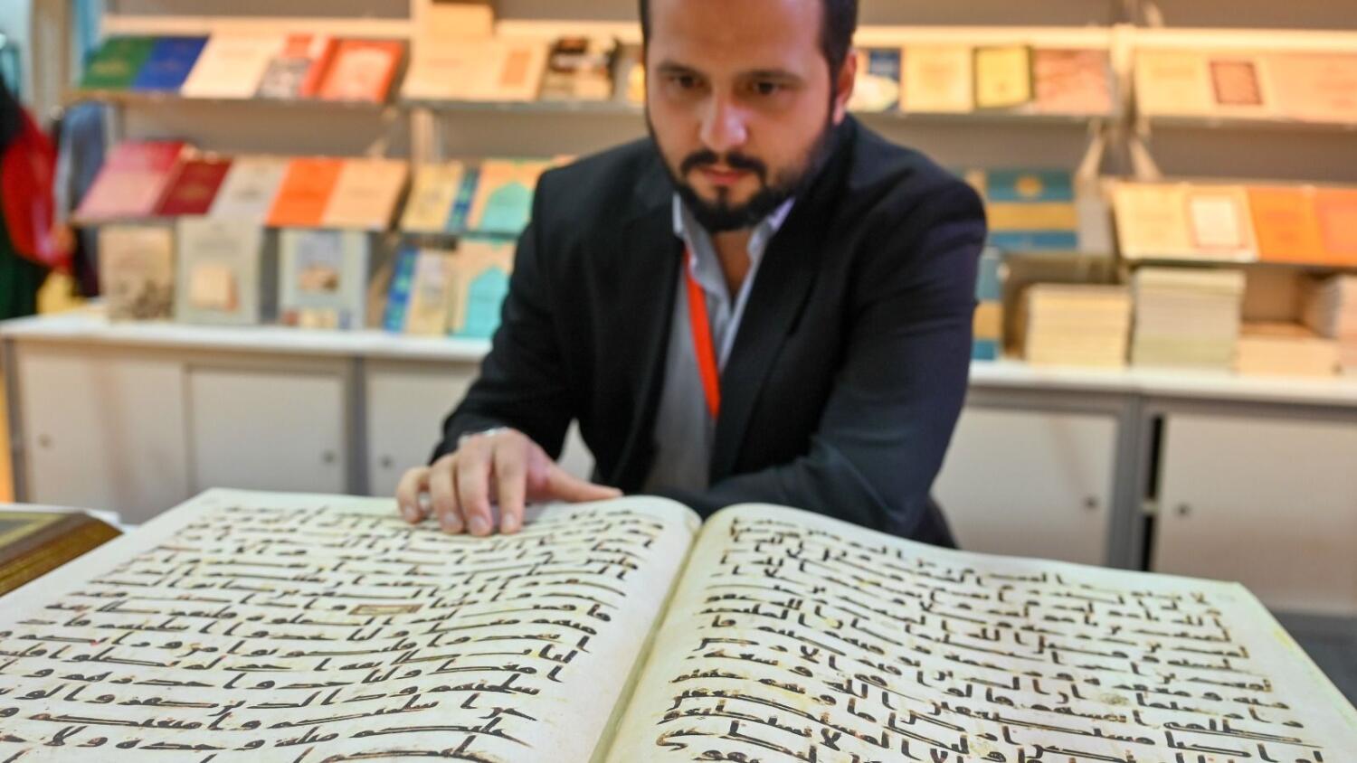 نسخه قرآنی مربوط به عصر عثمانی در نمایشگاه کتاب شارجه