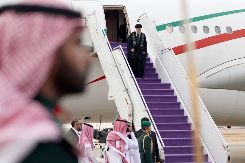 تقرير مصور .. رئيس الجمهورية يصل إلى الرياض للمشاركة بالقمة الإسلامية الطارئة  