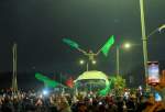 رفع راية حماس على حافلات الأسرى والأسيرات المحررين وسط هتافات للمقاومة