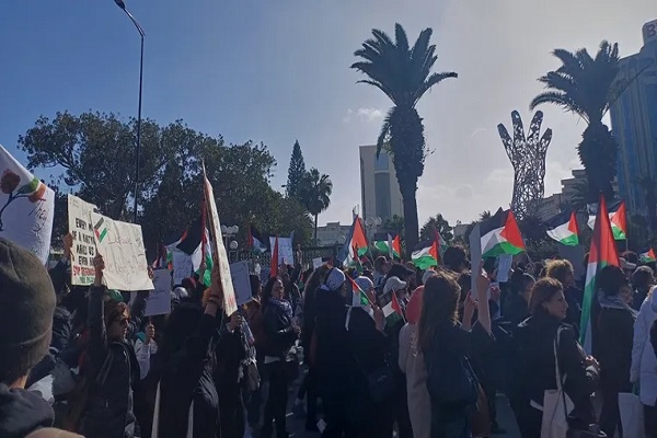راهپیمایی زنان تونسی در حمایت از بانوان فلسطین