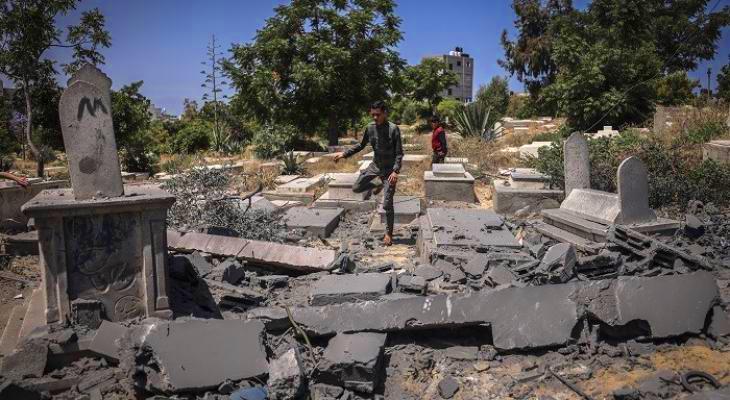 نبش "جيش" الاحتلال الإسرائيلي لقرابة 1.100 قبر في مقبرة حي التفاح شرق مدينة غزة