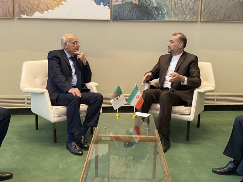 وزيرا خارجية إيران والجزائر يجريان مشاورات حول التطورات الإقليمية في نيويورك