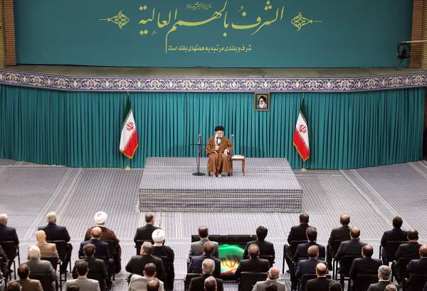 Leader receives Iranian manufacturers, economy activists (photo)  <img src="/images/picture_icon.png" width="13" height="13" border="0" align="top">