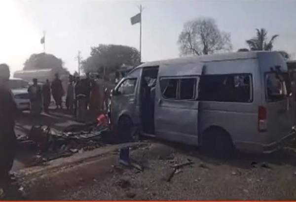 پاکستان:کراچی میں غیر ملکیوں کی گاڑی پر  ہونے والے خودکش دھماکے میں دو دہشتگرد ہلاک