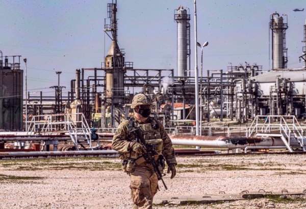 Les forces américaines font entrer clandestinement du pétrole syrien volé dans des bases en Irak 