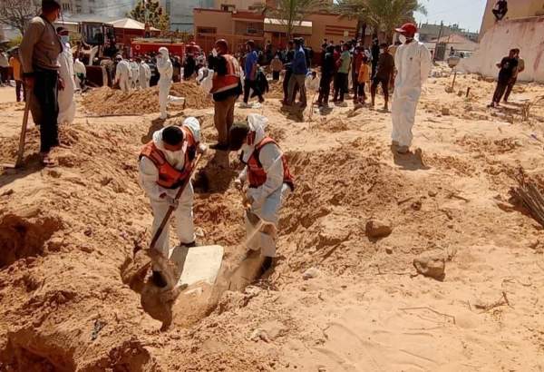 مصدر مسؤول : انتشال جثامين 50 شهيدًا دفنهم الاحتلال جماعيًّا بمستشفى ناصر