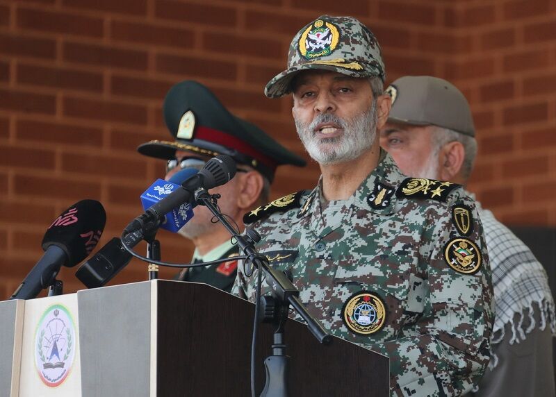 القائد العام للجيش : اي تهديد ضد ايران يعقبه رد قاس