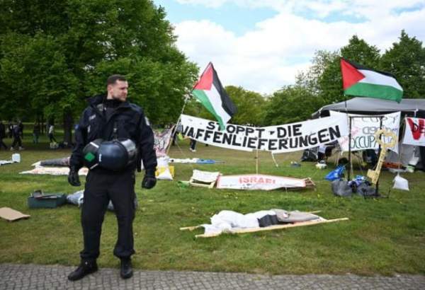 La police berlinoise nettoie le camp des manifestants de la guerre à Gaza
