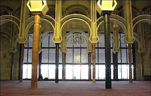 Madrid Mosque, an architecture inspired by Alhambra Palace