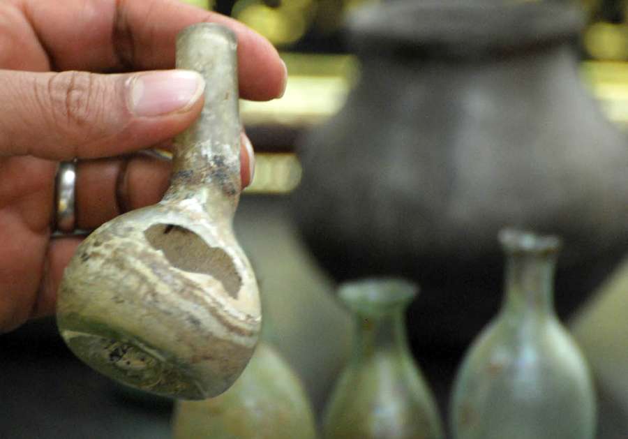 Antiques from Achaemenid era (550-330 BCE) discovered in Isfahan