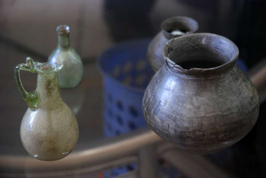 Antiques from Achaemenid era (550-330 BCE) discovered in Isfahan