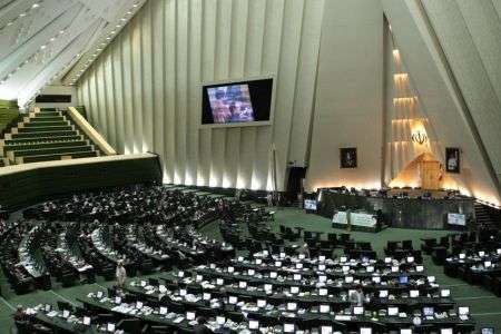 Iran lawmakers support Bahrain protests