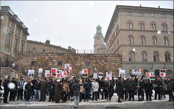 Muslims in Sweden protest against massacre of Bahrainis in front of the parliament in Stockholm