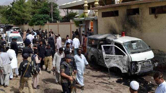 Pakistani security forces gather at the site of a bomb explosion in southwest city of Quetta on August 8, 2013.