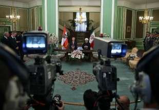 الرئيسان روحاني وفيشر يؤكدان تعزيز العلاقات الثنائية