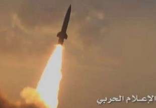 صاروخ باليستي يمني يدك معسكراً بالعمق السعودي في عسير