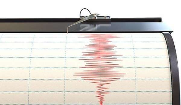 زلزال بقوة 4 درجات يضرب محافظة فارس جنوب ايران