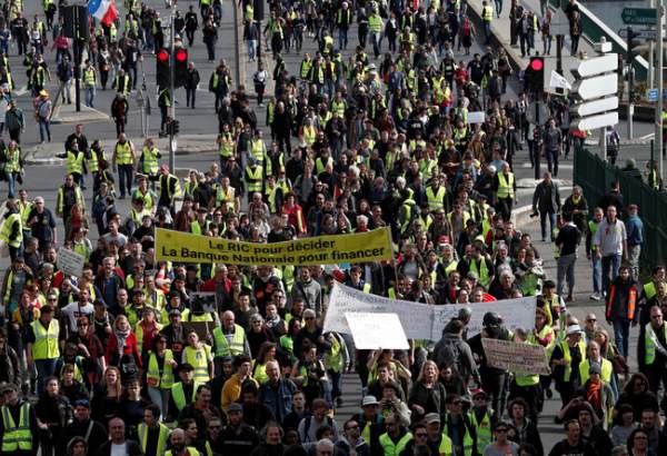 Macron face aux Gilets jaunes, la Cour des comptes s