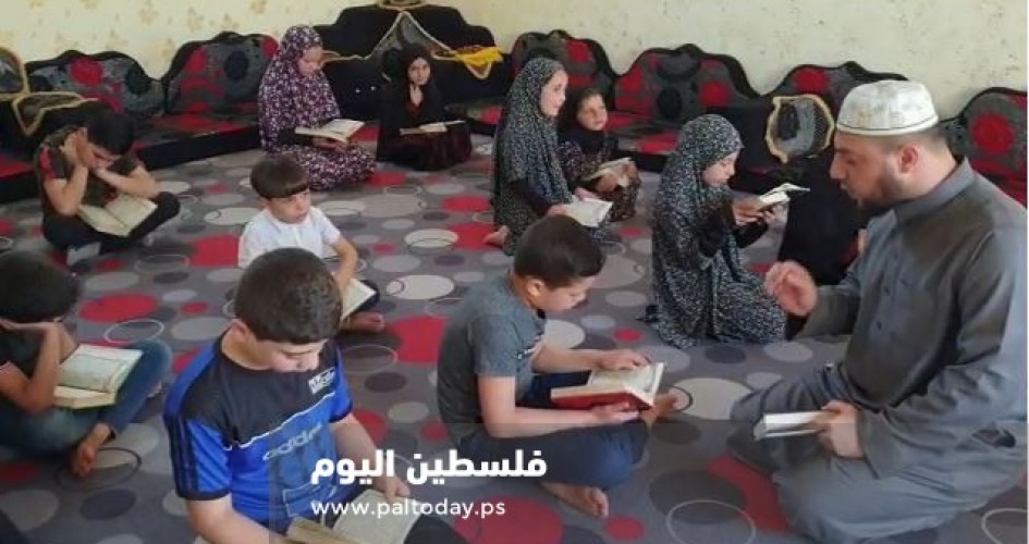 الشيخ النجار : حول منزله لمسجد صغير يتجمع فيه طلابه لتحفيظ القرآن  