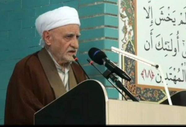 امام خمینی(ره) تفکر الهی را در جهان گسترش داد