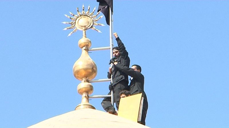 جرحى المقاومة  الذين أصيبوا في الدفاع عن مقام السيدة زينب(ع) يجددون العهد في مقامها  