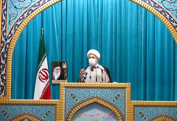 Hujjat-ul-Islam Hamid Shahriari, Secretary General of World Forum for Proximity of Islamic Schools of Thought, delivered speech before the Friday prayer in Kermanshah Province on Friday February 19. (photo)