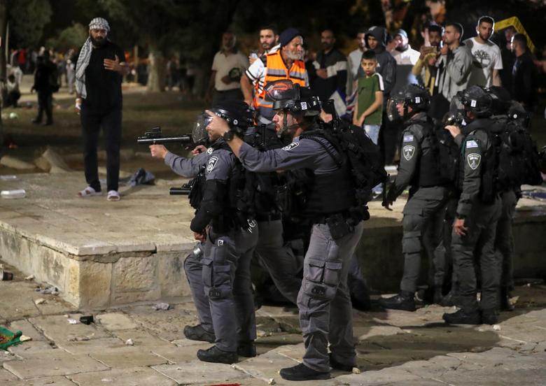 Israeli Police Brutally Attacks Palestinians In Al-Aqsa Mosque (photo ...