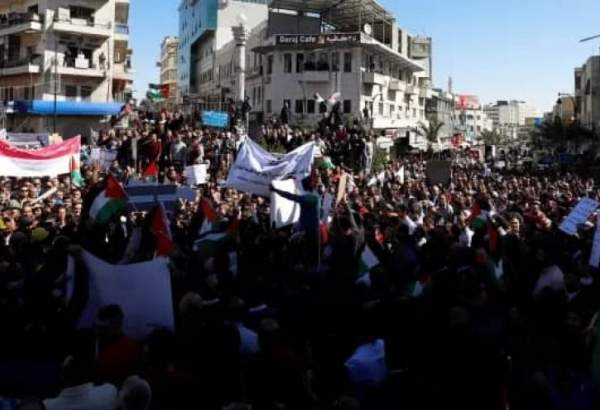 تظاهرات گسترده فلسطینیان در اعتراض به سفر وزیر خارجه آمریکا به رام الله