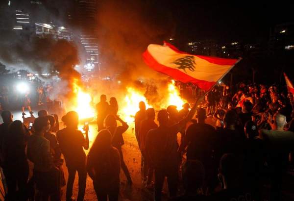 Lebanese protest deteriorating economic situation, over a dozen injured