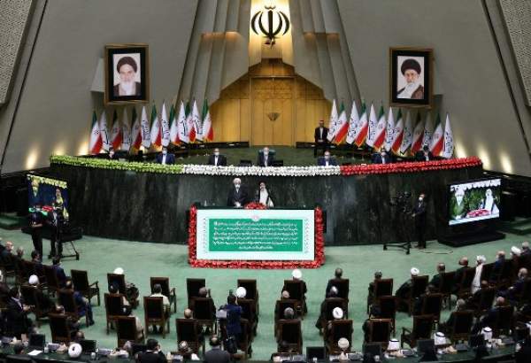 Ebrahim Raeisi takes oath, officially becomes Iran’s 8th president