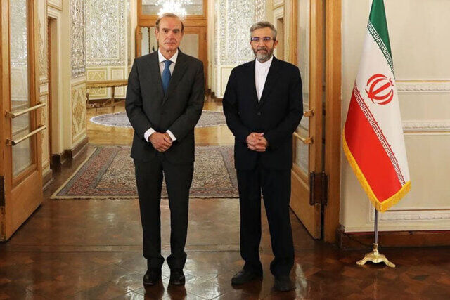 نائب وزير الخارجية الايراني يلتقي إنريكي مورا