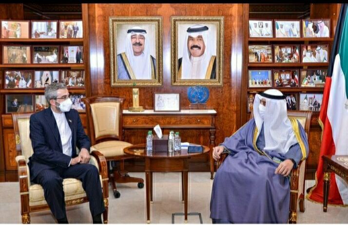 التقى نائب وزير الخارجية الإيراني للشؤون السياسية، مع وزير الخارجية الكويتي