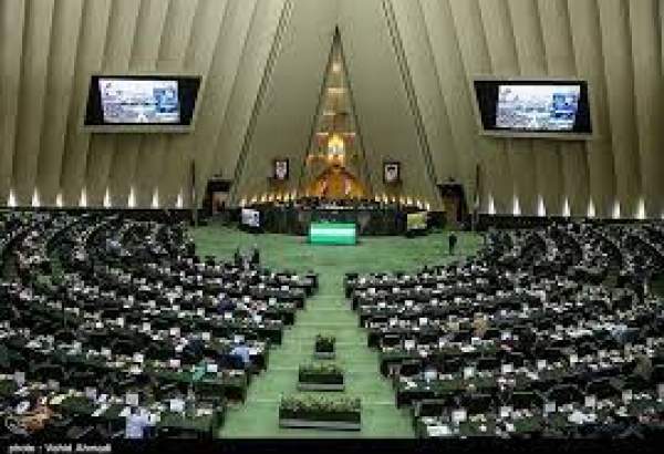 Iranian MPs renew allegiance to Imam Khomeini