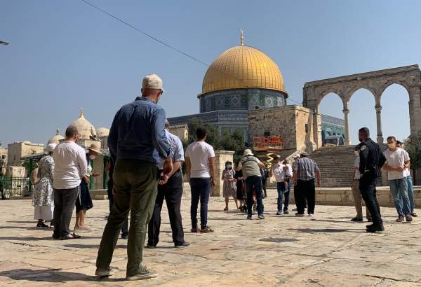 Scores of Israeli settlers break into Al-Aqsa Mosque