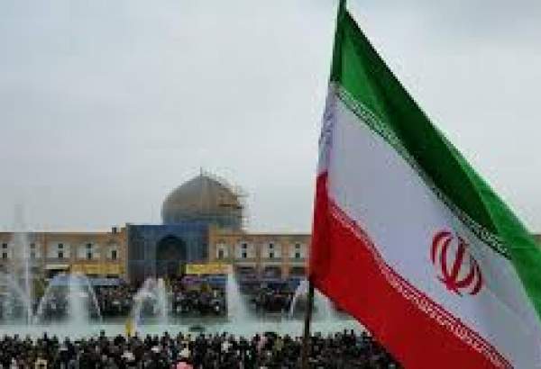 People of Isfahan hold Bahman 22 rally