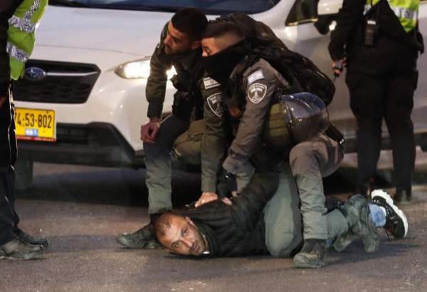 Sheikh Jarrah: Israel renews assault on Palestinians for second tense night