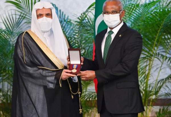 MWL chief awarded by Maldivian President for his efforts in serving Islam, peace