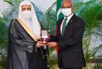 MWL chief awarded by Maldivian President for his efforts in serving Islam, peace